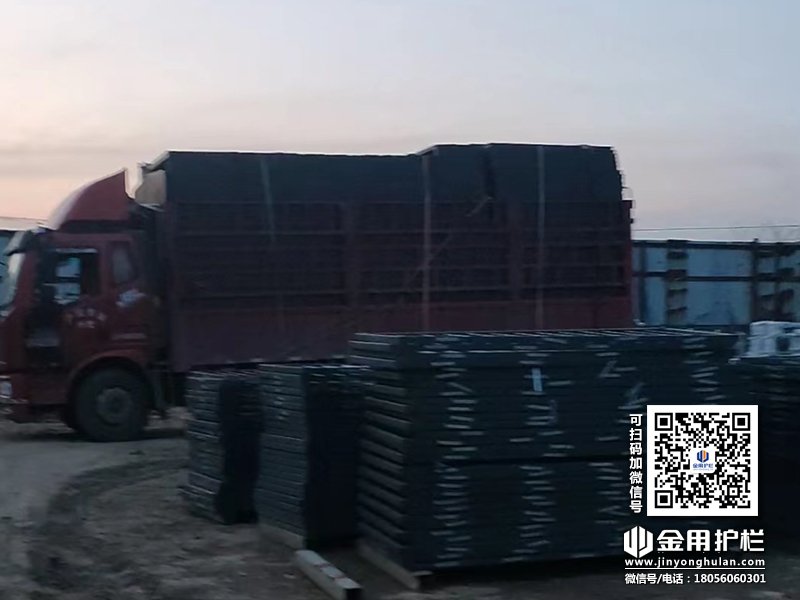 2024年4月8日鋅鋼百葉窗裝車(chē)發(fā)貨！