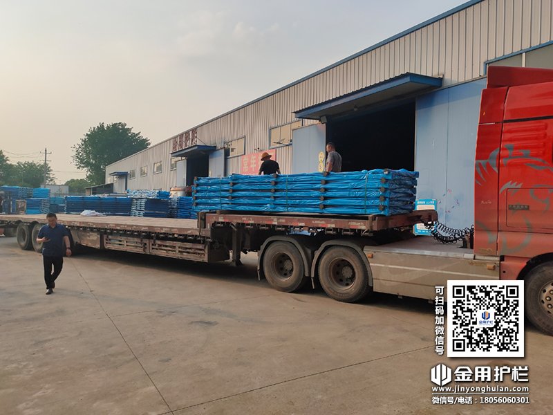 2024年4月23日鋅鋼陽臺欄桿裝車發貨! 2024年4月23日鋅鋼陽臺欄桿裝車發貨!