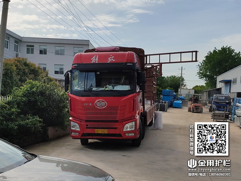 2024年4月24日鋅鋼護窗欄桿裝車發(fā)貨！