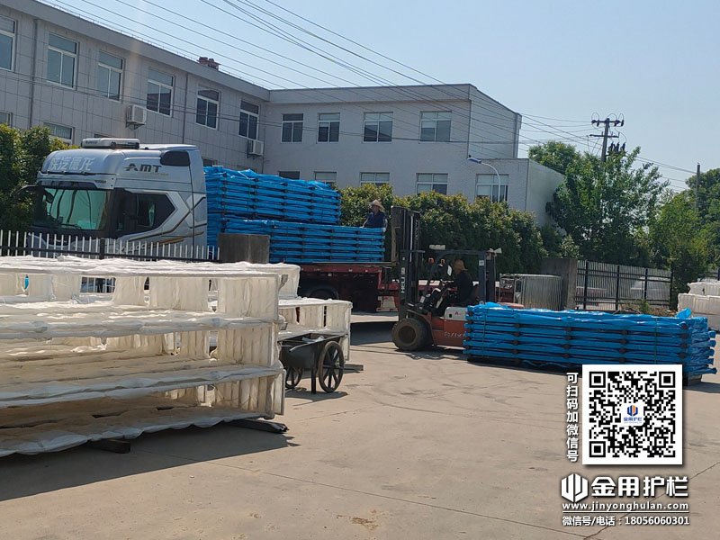 2024年5月17日鋅鋼陽臺護欄裝車發貨! 2024年5月17日鋅鋼陽臺護欄裝車發貨!