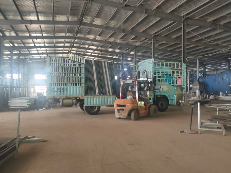 2024年9月3日鋁合金百葉窗裝車發貨! 2024年9月3日鋁合金百葉窗裝車發貨!