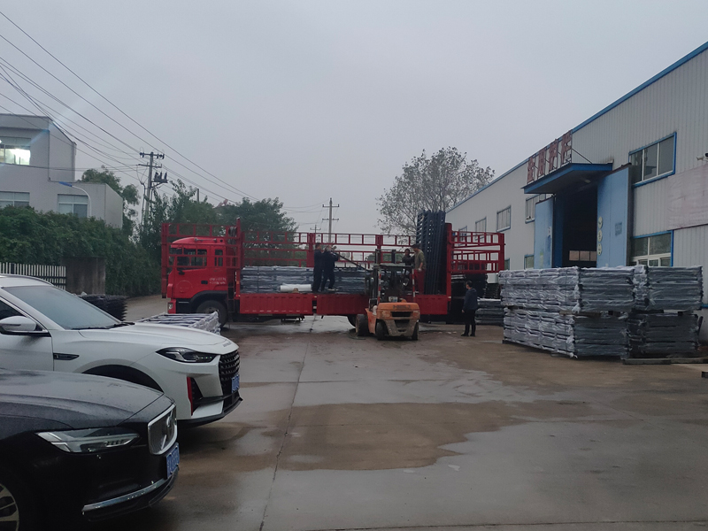 2024年10月28日鋅鋼百葉窗裝車發(fā)貨! 2024年10月28日鋅鋼百葉窗裝車發(fā)貨!