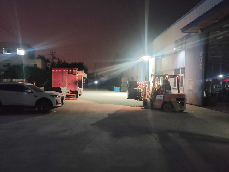 2024年11月6日鋅鋼圍墻護欄裝車發貨！