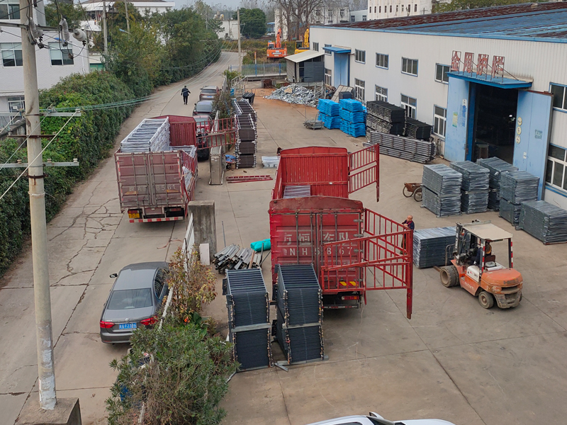 2024年11月11日鋅鋼玻璃護欄裝車發(fā)貨！