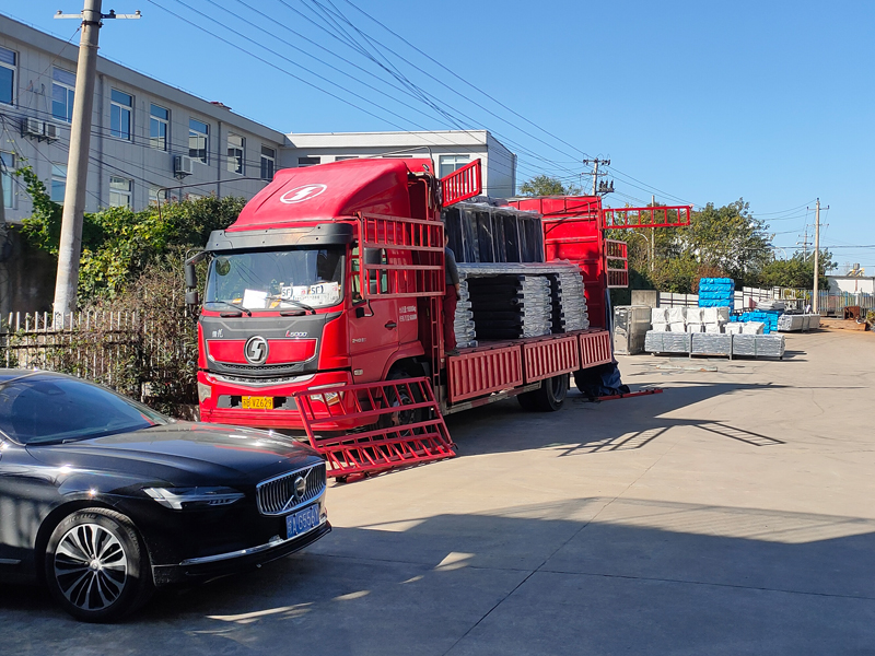 2024年11月30日鋅鋼玻璃護欄裝車發(fā)貨! 2024年11月30日鋅鋼玻璃護欄裝車發(fā)貨!
