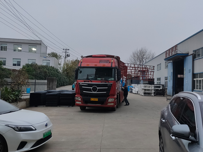 2024年12月6日鋅鋼組裝欄桿裝車發(fā)貨! 2024年12月6日鋅鋼組裝欄桿裝車發(fā)貨!