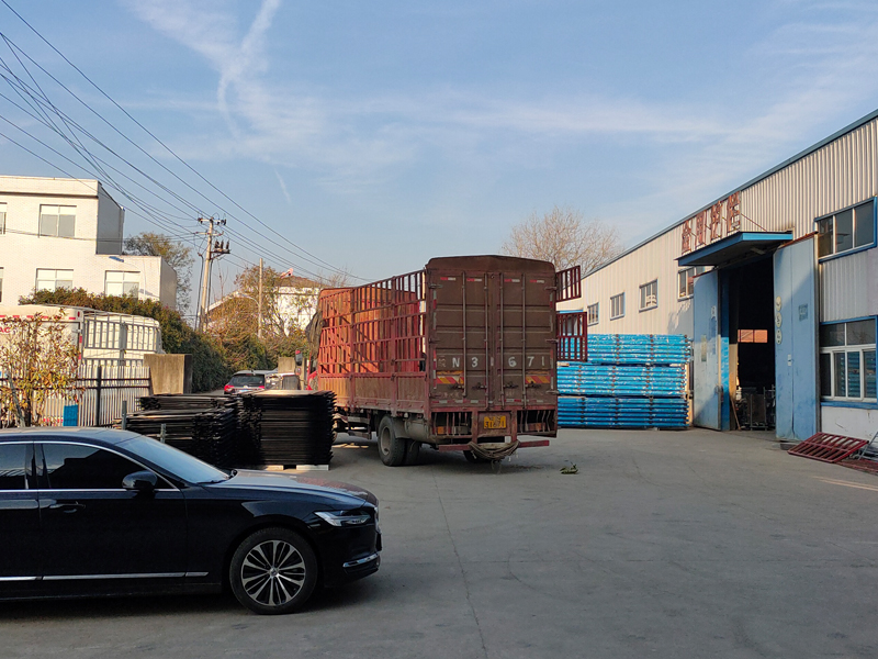 2024年12月19日鋅鋼飄窗欄桿裝車發(fā)貨! 2024年12月19日鋅鋼飄窗欄桿裝車發(fā)貨!