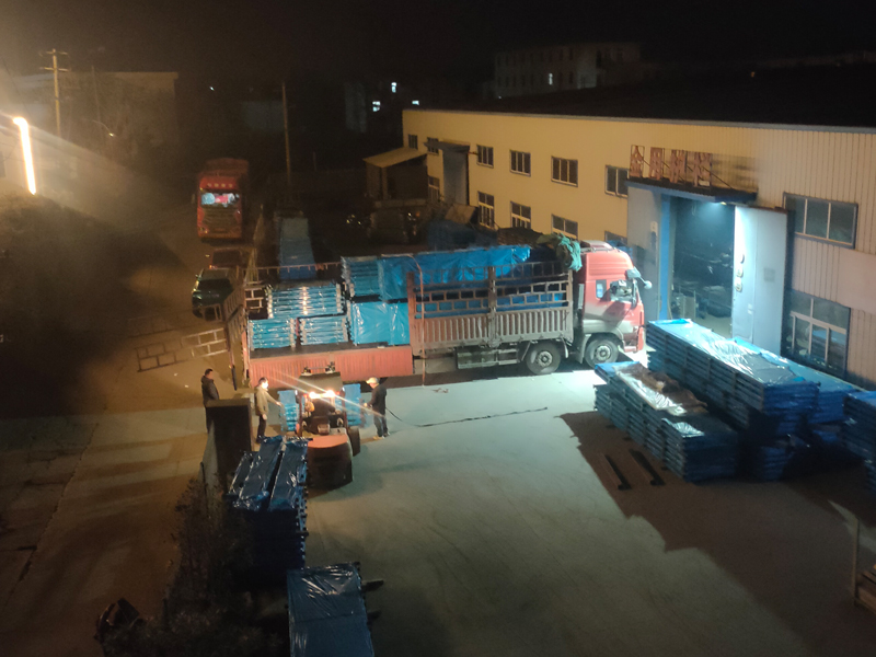 2024年12月24日鋅鋼陽(yáng)臺(tái)護(hù)欄裝車(chē)發(fā)貨！