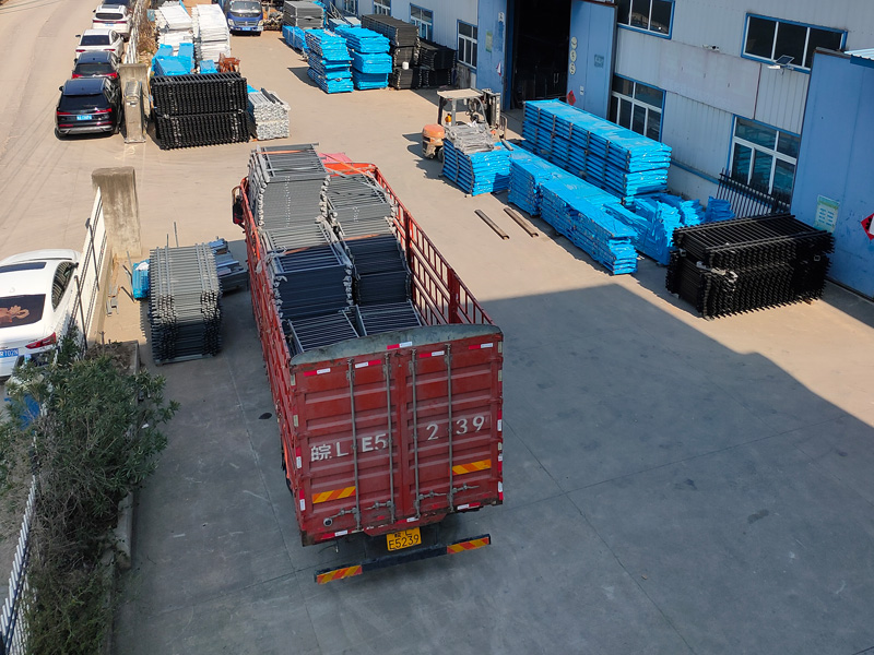 2025年3月18日鋅鋼陽臺護欄裝車發貨！