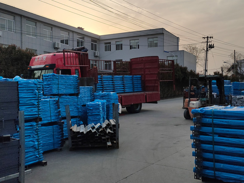 2025年3月25日鋅鋼護窗欄桿裝車發貨！