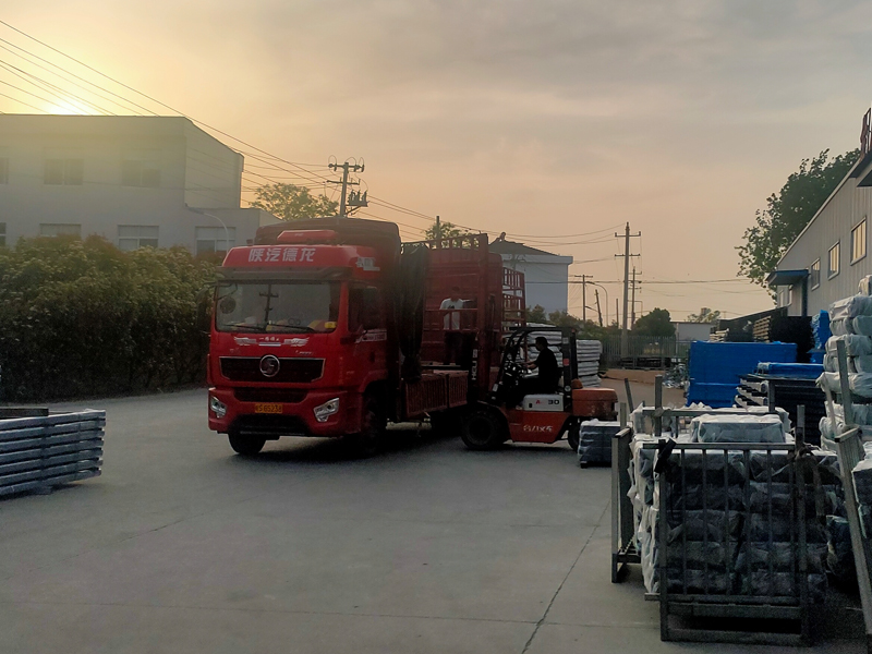 2025年4月18日鋅鋼鋅鋼圍欄裝車發(fā)貨! 2025年4月18日鋅鋼鋅鋼圍欄裝車發(fā)貨!