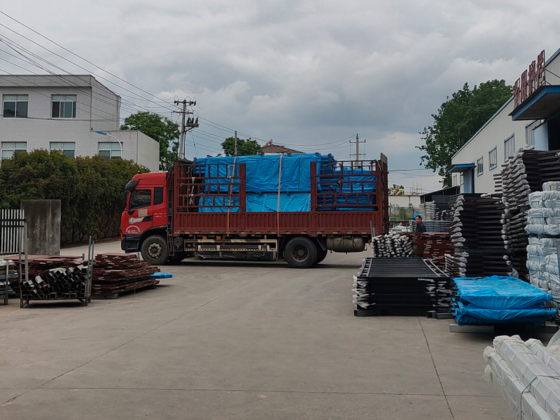 2025年5月13日鋅鋼陽(yáng)臺(tái)護(hù)欄裝車發(fā)貨！