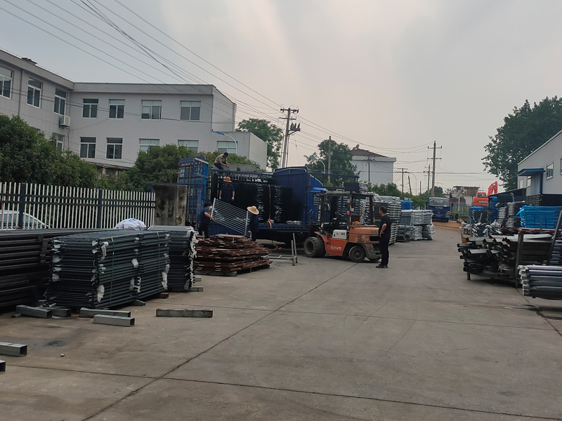 2025年6月3日鋅鋼圍墻護欄裝車發貨！