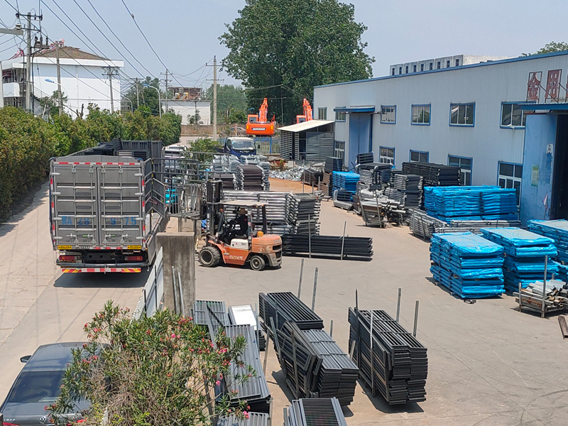 2025年6月7日鋁合金百葉窗裝車(chē)發(fā)貨！