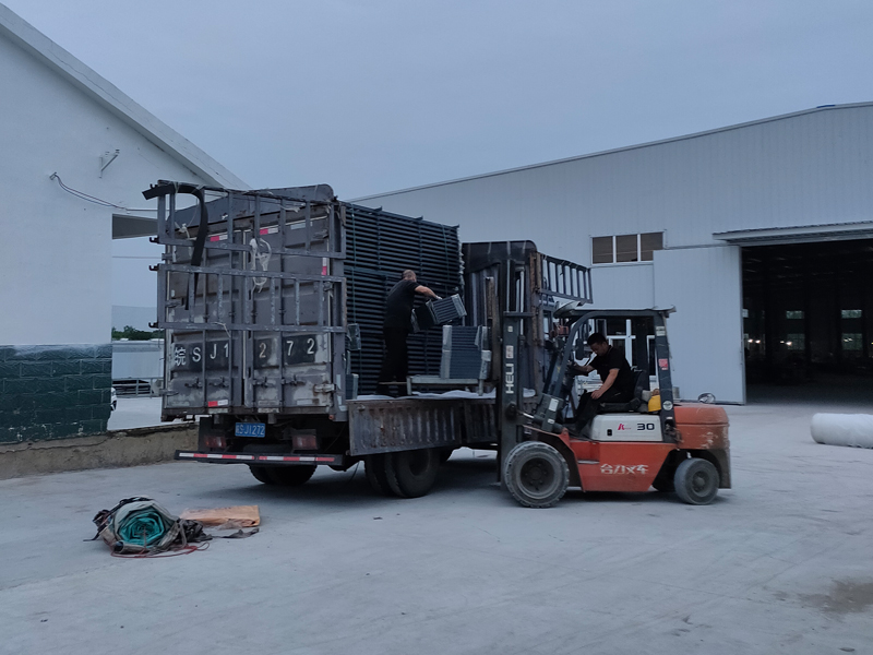 2025年6月21日鋅鋼護窗欄桿裝車發貨！