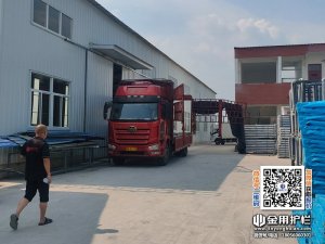 2025年7月8日鋅鋼樓梯欄桿裝車發貨！