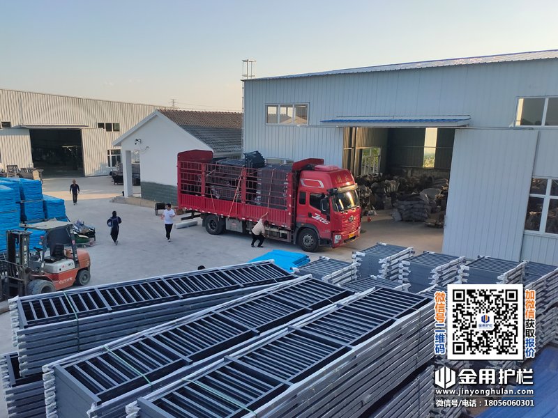 2025年7月23日鋁合金陽臺護(hù)欄裝車發(fā)貨！