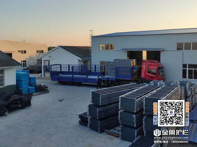 2025年7月24日鋅鋼護(hù)窗欄桿裝車發(fā)貨！