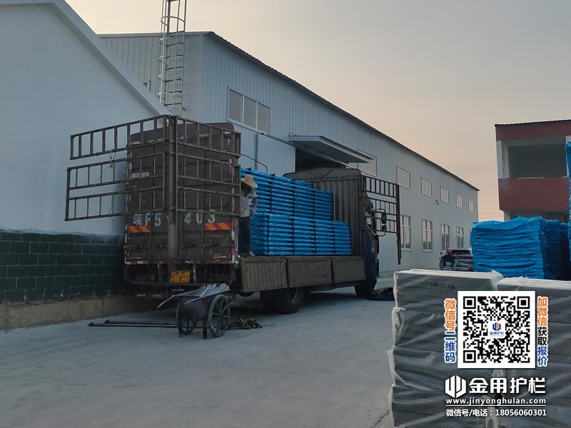 2025年7月25日鋅鋼連廊欄桿裝車發貨！