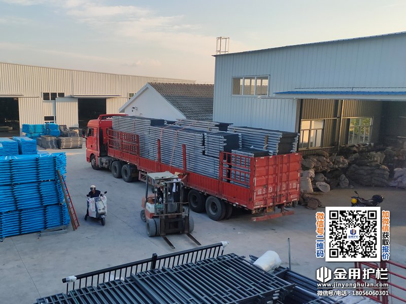 2025年8月4日鋁合金陽臺護欄裝車發貨！