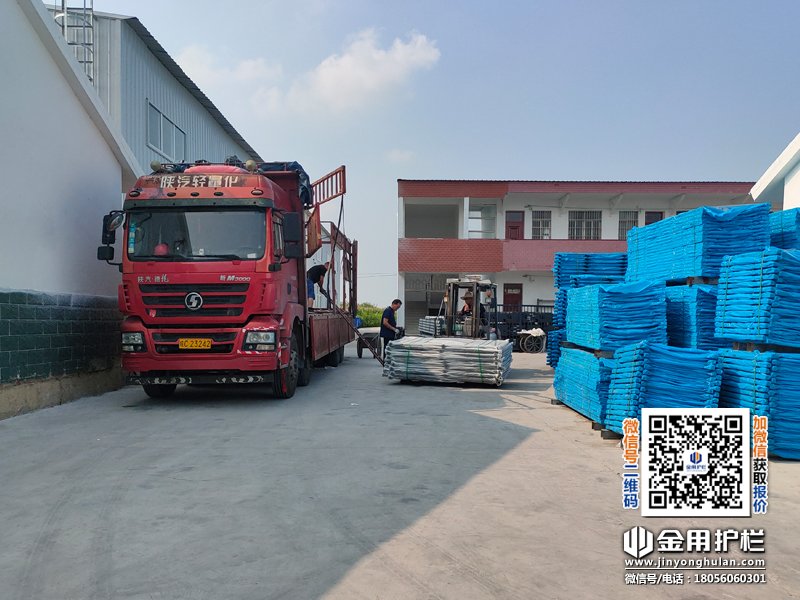 2025年8月5日鋅鋼陽臺護欄裝車發(fā)貨！