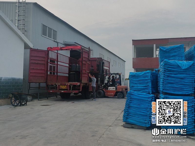 2025年8月6日鋁合金陽臺欄桿裝車發貨！