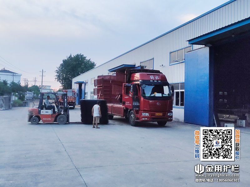 2025年8月22日鋅鋼圍墻護欄裝車發貨！