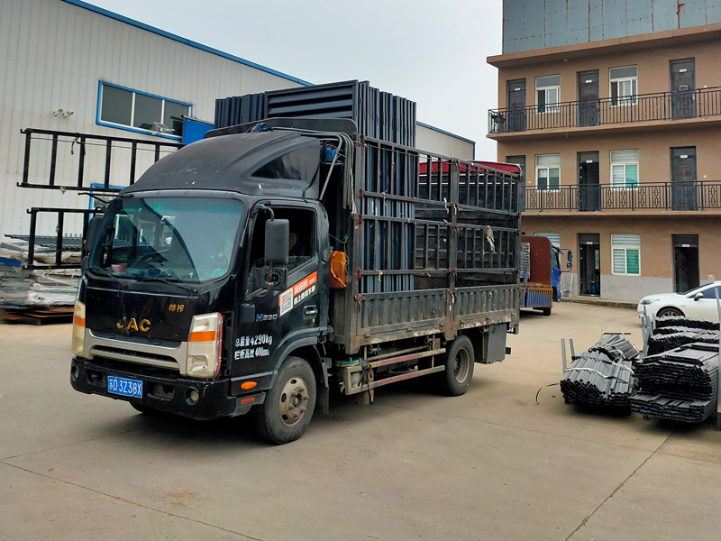 2025年9月19日鋅鋼百葉窗裝車發貨! 2025年9月19日鋅鋼百葉窗裝車發貨!